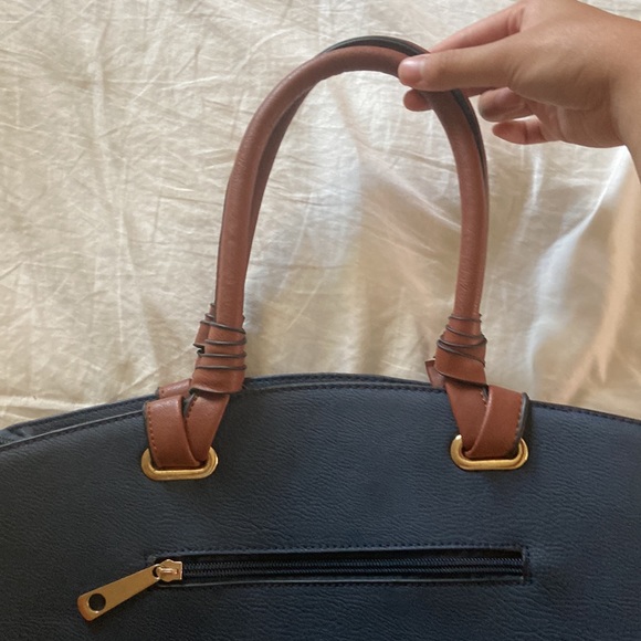 Mulberry Purse Handbag Tote w/ gold hardware, clean leather handbag EUC - Picture 2 of 16